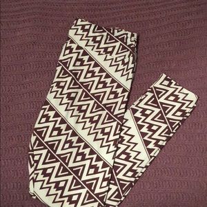 LuLaRoe Tall & Curvy Leggings